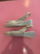 Load image into Gallery viewer, Pre-Loved La Badia Slingbacks Size 42
