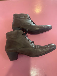 Pre-Loved Rieker Brown Boots Size 43