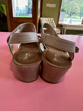 Load image into Gallery viewer, PL Silver Lining Kylie Size 42
