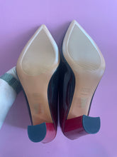 Load image into Gallery viewer, Pre-Loved Wet Kiss Heels Size 44/AU13
