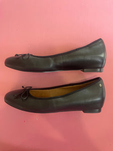 Pre-Loved Frankie4 Elizabeth II Size AU13