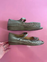 Load image into Gallery viewer, Pre-Loved Ziera Daffodil Size 43/AU11
