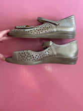 Load image into Gallery viewer, Pre-Loved Ziera Daffodil Size 43/AU11
