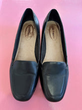 Load image into Gallery viewer, Pre-Loved Hush Puppies Christine Size AU10
