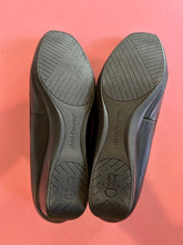 Load image into Gallery viewer, Pre-Loved Hush Puppies Christine Size AU10
