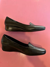 Load image into Gallery viewer, Pre-Loved Hush Puppies Christine Size AU10
