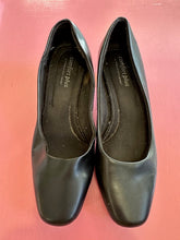 Load image into Gallery viewer, Pre-Loved Comfort Plus Black courts Size 11
