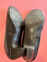 Load image into Gallery viewer, Pre-Loved Comfort Plus Black courts Size 11
