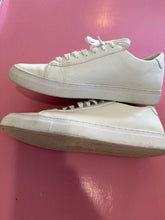 Load image into Gallery viewer, Pre-Loved Skechers Size UK9/AU11
