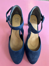 Load image into Gallery viewer, Pre-Loved Ziera Timon Size 43
