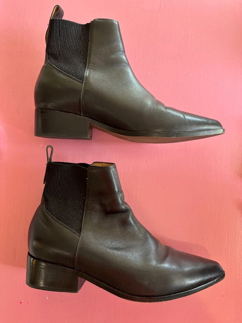 Pre-Loved Frankie4 Nina Size AU11