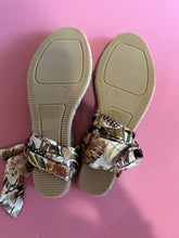 Load image into Gallery viewer, Pre-Loved D&amp;J Sollie Size 44/AU12
