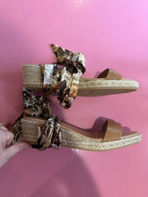 Load image into Gallery viewer, Pre-Loved D&amp;J Sollie Size 44/AU12
