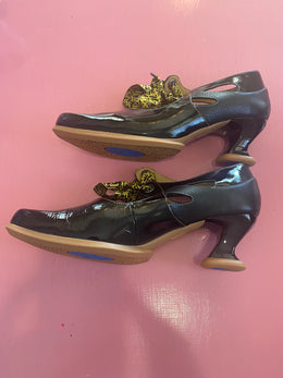 Pre-Loved John Fluevog Mantra Size AU11