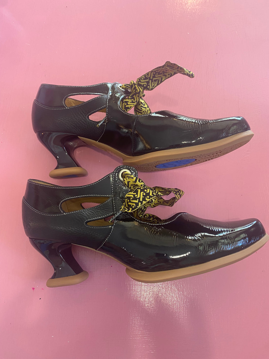 Pre-Loved John Fluevog Mantra Size AU11