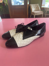 Load image into Gallery viewer, Pre-Loved Amber Rossi Laceup Size 44/AU12
