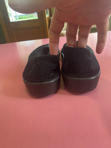 Pre-Loved Arcopedico Black Knitted Flat Size 44