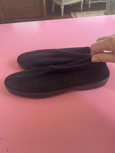 Pre-Loved Arcopedico Black Knitted Flat Size 44