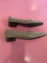 Load image into Gallery viewer, Pre-Loved Soft Flex in Taupe Size 45
