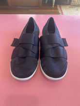 Load image into Gallery viewer, Pre-Loved Ziera Urban Navy Size 42FF
