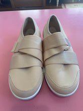 Load image into Gallery viewer, Pre-Loved Ziera Urban Pink Size 43FF
