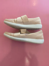 Load image into Gallery viewer, Pre-Loved Ziera Urban Pink Size 43FF
