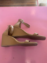 Load image into Gallery viewer, PL Torrid Tan Wedge Size 13WW
