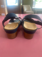 Load image into Gallery viewer, Pre-Loved Ziera Navy Sandals Size 44/AU12
