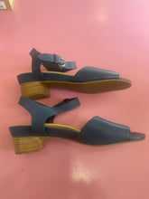 Load image into Gallery viewer, Pre-Loved Ziera Navy Sandals Size 44/AU12
