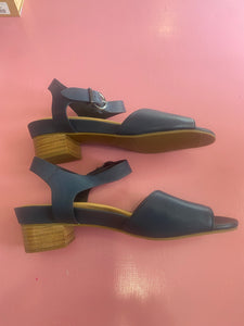 Pre-Loved Ziera Navy Sandals Size 44/AU12