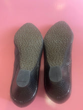 Load image into Gallery viewer, Pre-Loved Kumfs Courts Size 44XW
