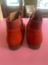 Load image into Gallery viewer, Pre-Loved Hush Puppies Candid Size AU12
