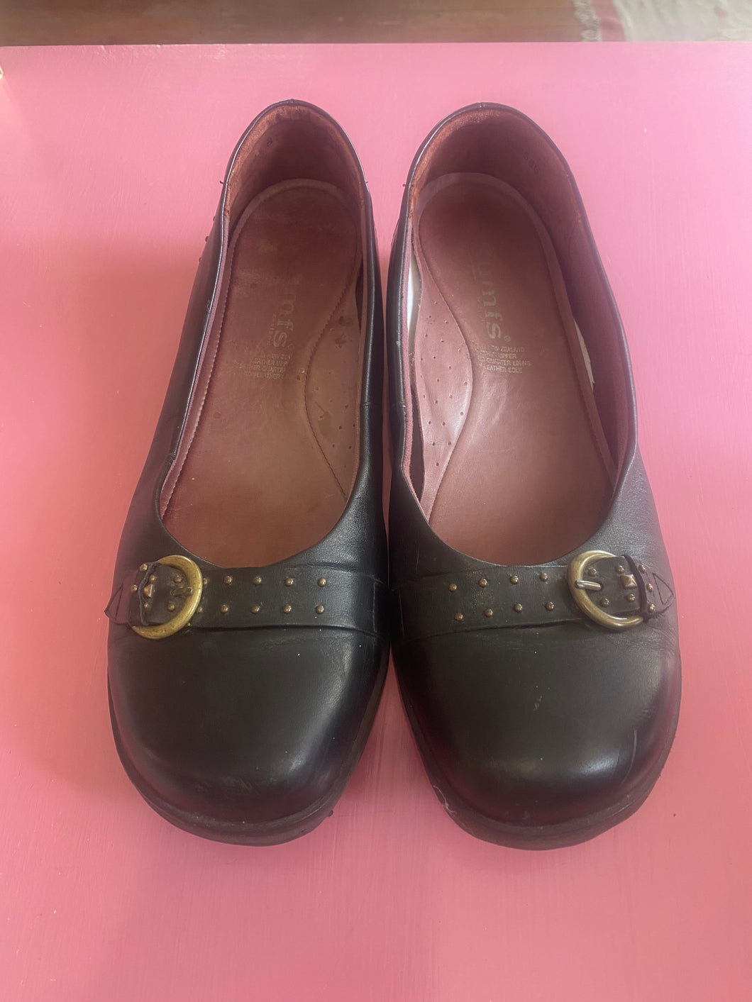 Pre-Loved Kumfs Flats Size 45