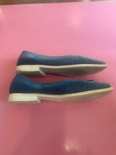 Load image into Gallery viewer, Pre-Loved Bueno Blue Flat Size 45
