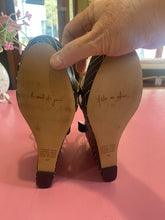 Load image into Gallery viewer, Pre-Loved Mimco Spliced Wedge Size 42
