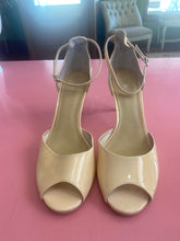 Load image into Gallery viewer, Pre-Loved Wittner Inka Size 42
