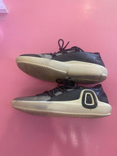 Load image into Gallery viewer, Pre-Loved Ecco Sneakers Size 42
