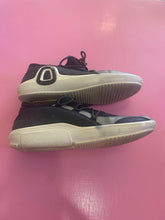 Load image into Gallery viewer, Pre-Loved Ecco Sneakers Size 42
