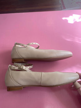 Pre-Loved Bared Nude Flat Size 43
