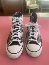 Load image into Gallery viewer, Pre-Loved Converse Size AU12
