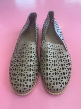 Load image into Gallery viewer, PL Midas Khaki Flats Size 41
