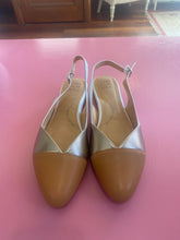 Load image into Gallery viewer, Pre-Loved Ziera Lokapi Size 43
