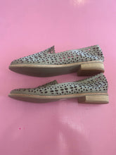 Load image into Gallery viewer, PL Midas Khaki Flats Size 41
