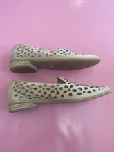 Load image into Gallery viewer, PL Midas Nude Flats Size 41
