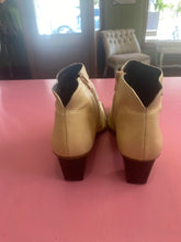 Load image into Gallery viewer, Pre-Loved Hispanitas Nude Boots Size 41
