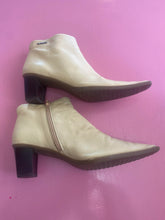 Load image into Gallery viewer, Pre-Loved Hispanitas Nude Boots Size 41
